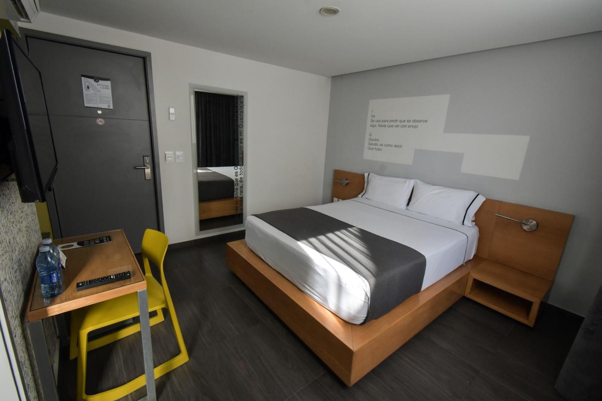 Queen Room,1208334856:JPEG