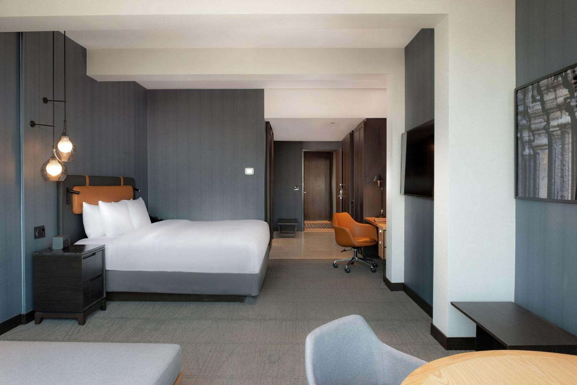 Junior King Suite with Seating Area