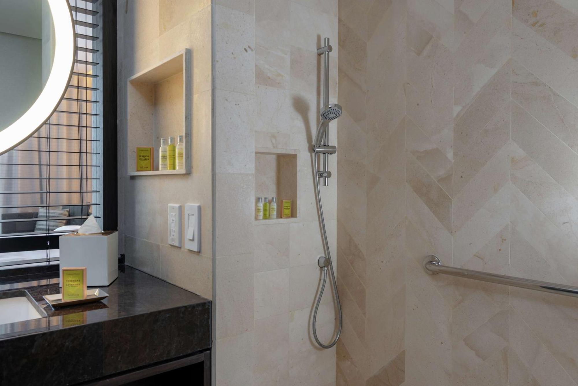 King Room with Roll-In Shower - Mobility Access
