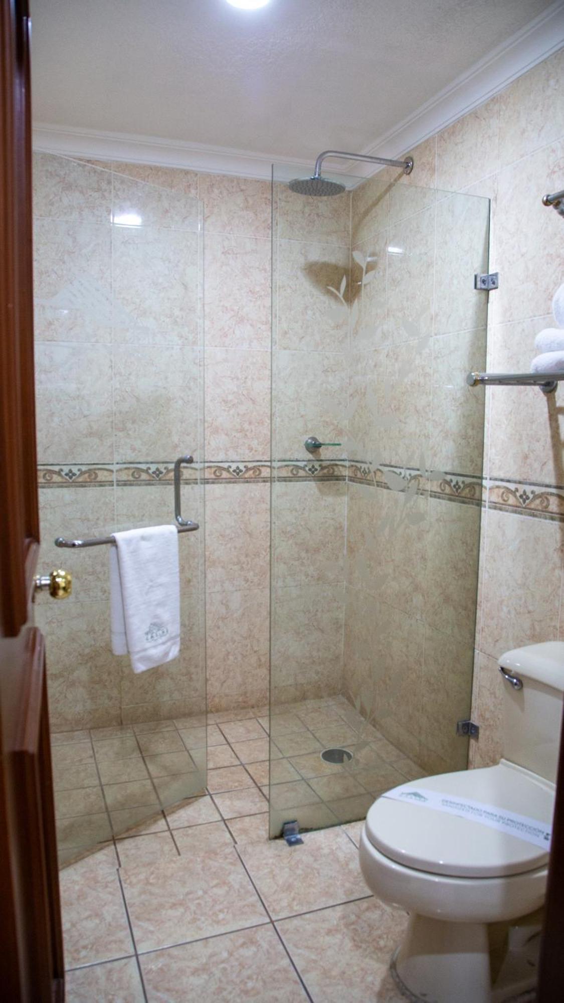 Standard Double Suite,759005269:JPEG